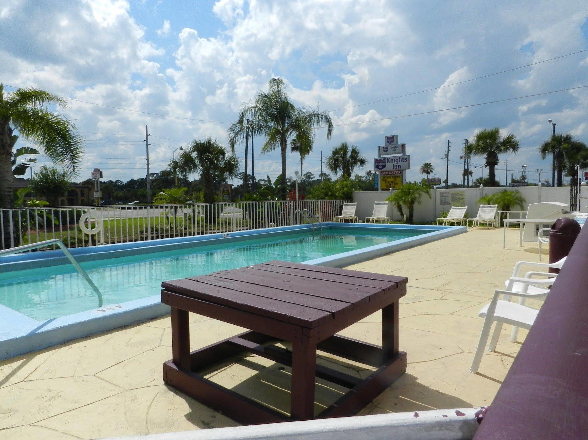 Maple Leaf Inn & Suites Kissimmee Exterior foto
